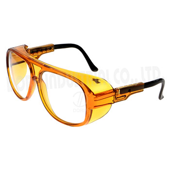 Protective spectacles with acetate frame and nylon temple