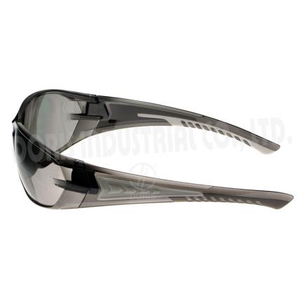 Envoltura aerodin&#xE1;mica de una pieza alrededor de las gafas protectoras